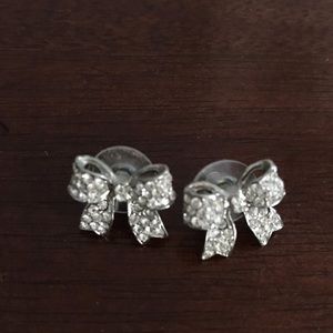 Rhinestone bow earrings 🎀🎀🎀